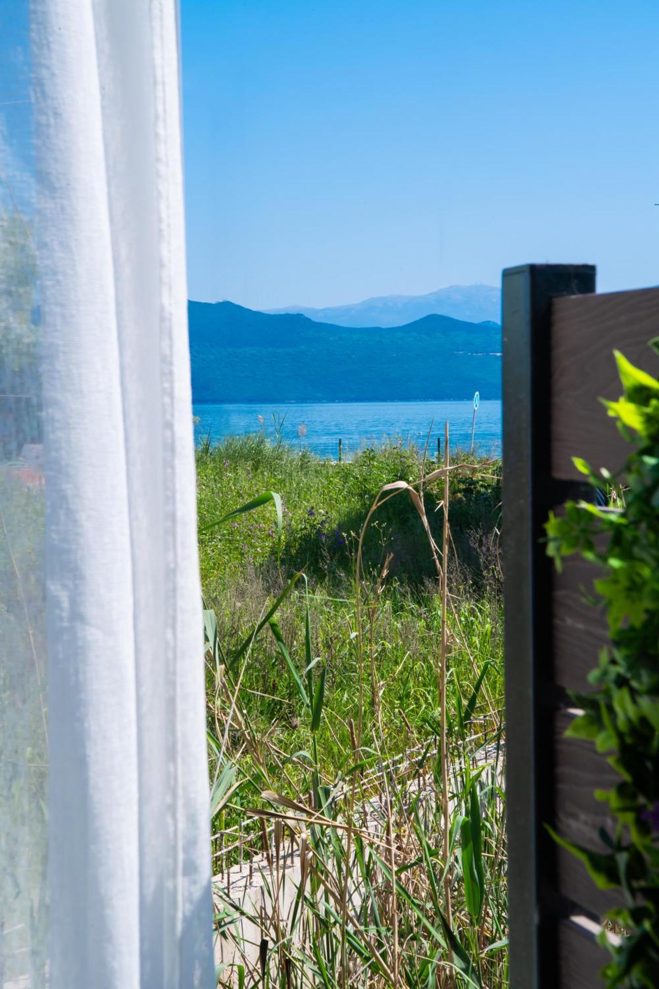 Blue Horizon Seaside Suite By Imagine Lefkada Nikiana Bagian luar foto